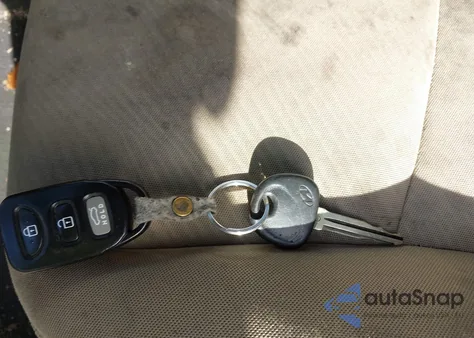 2013 Hyundai Elantra Gls/Limited z USA, uszkodzony, nr VIN KMHDH4AE0DU664000